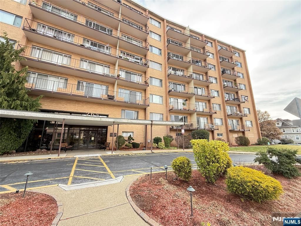 Photo of 265 Main St #702, Ridgefield Park, NJ 07660 (MLS # 26001586)