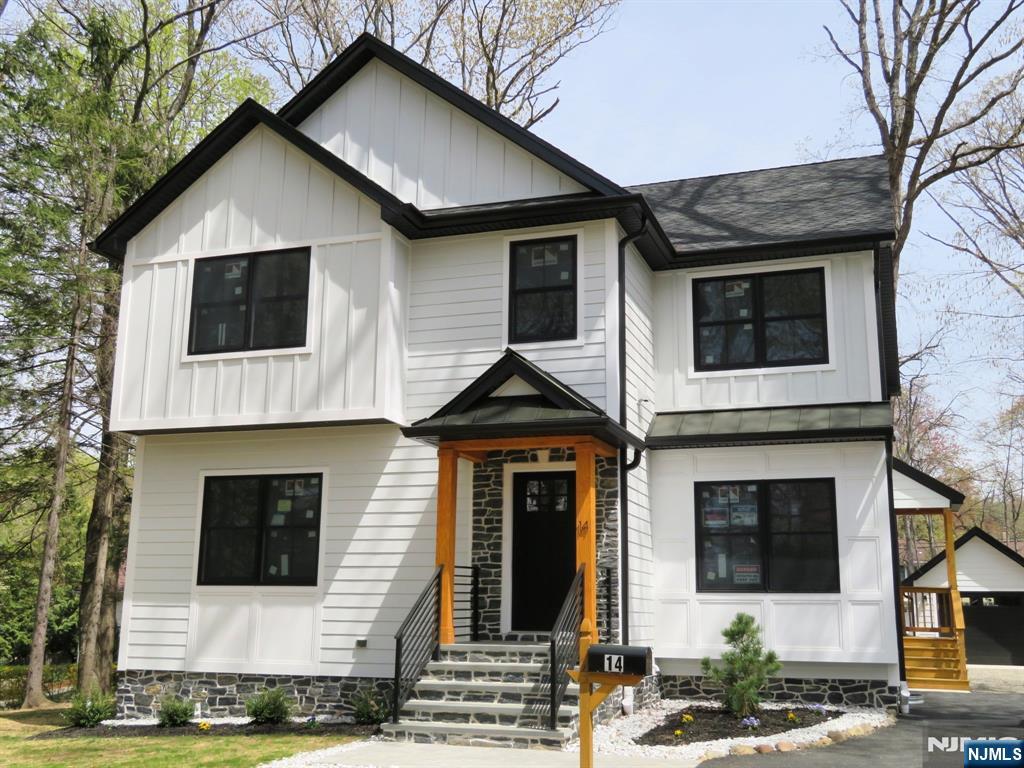 Property for Sale at 14 Cabot Lane, Kinnelon Borough, New Jersey - Bedrooms: 6 
Bathrooms: 4 
Rooms: 14  - $1,279,000