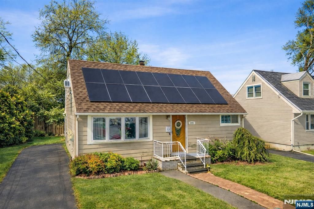 Photo of 186 10th Avenue, Hawthorne, NJ 07506 (MLS # 26012707)