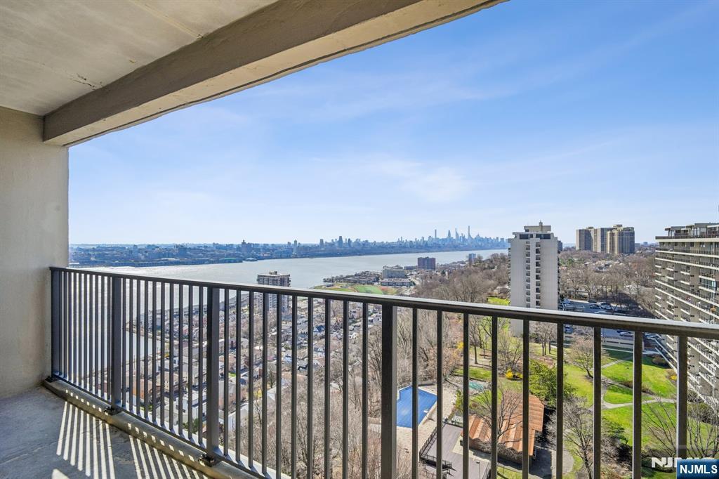 5 Horizon Rd 1505, Fort Lee, New Jersey - 1 Bedrooms  
1 Bathrooms - 