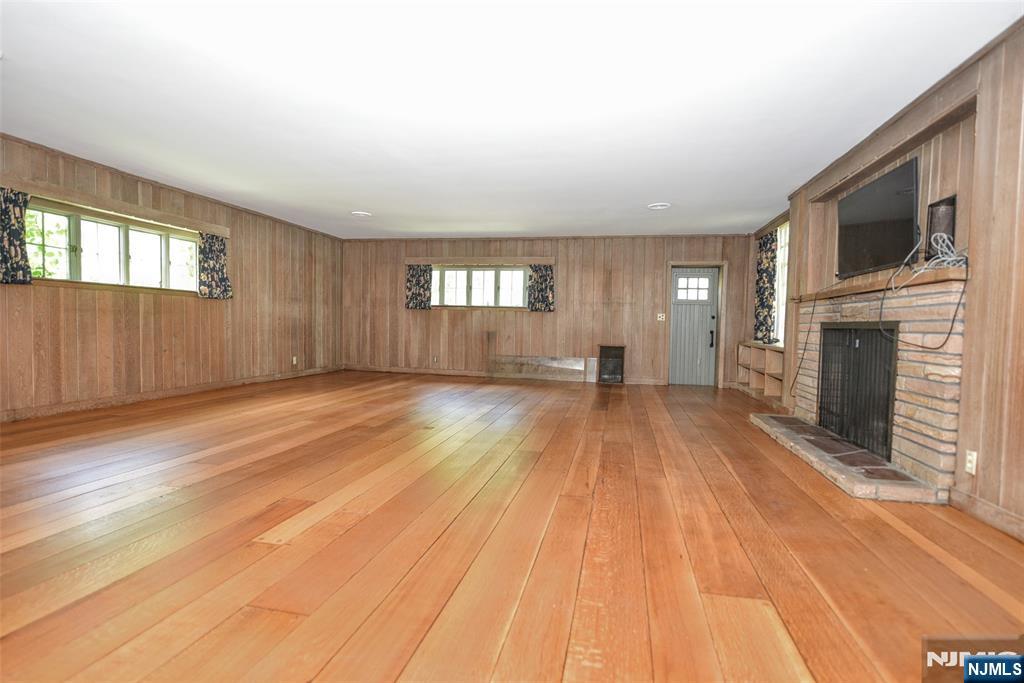 Homes for Sale in Northern NJ | ThisIsRiverEdge.com 584 W Saddle River Road