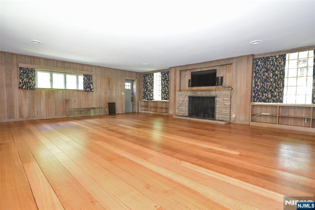 Homes for Sale in Northern NJ | ThisIsRiverEdge.com 584 W Saddle River Road