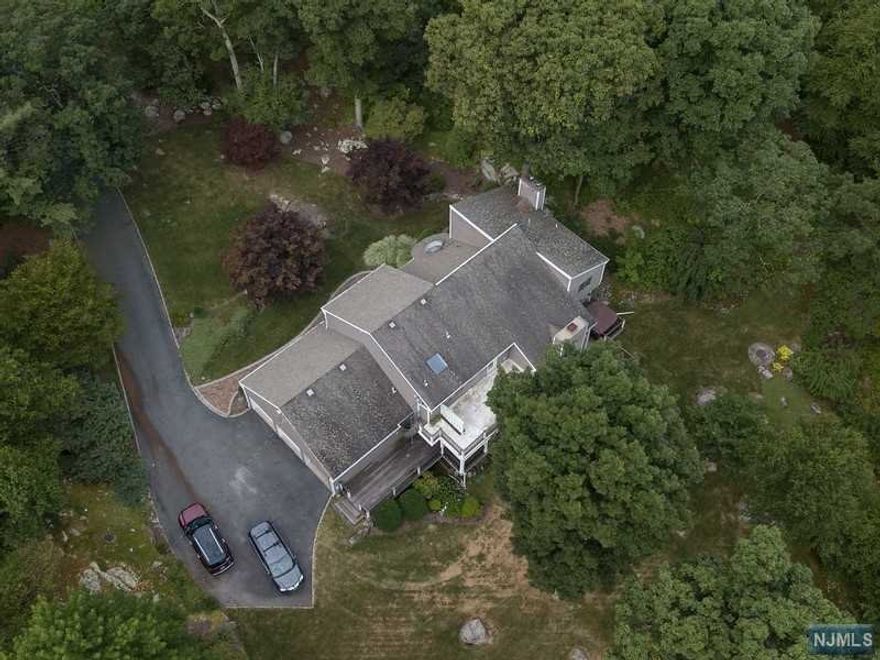 Nestled privately at the end of a cul de sac on 4.4acs. This beautiful Contemporary is waiting for the next owners to make it their forever home. Updated modern kitchen 2 wood burning fireplaces and large finished walk out basement. Walk through the woods and discover your very own treehouse with heat and electric. Enjoy all the amenities that Smoke Rise has to offer.