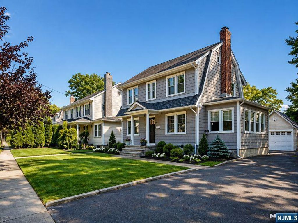 Photo of 33 Raymond Avenue, Nutley, NJ 07110 (MLS # 26014074)