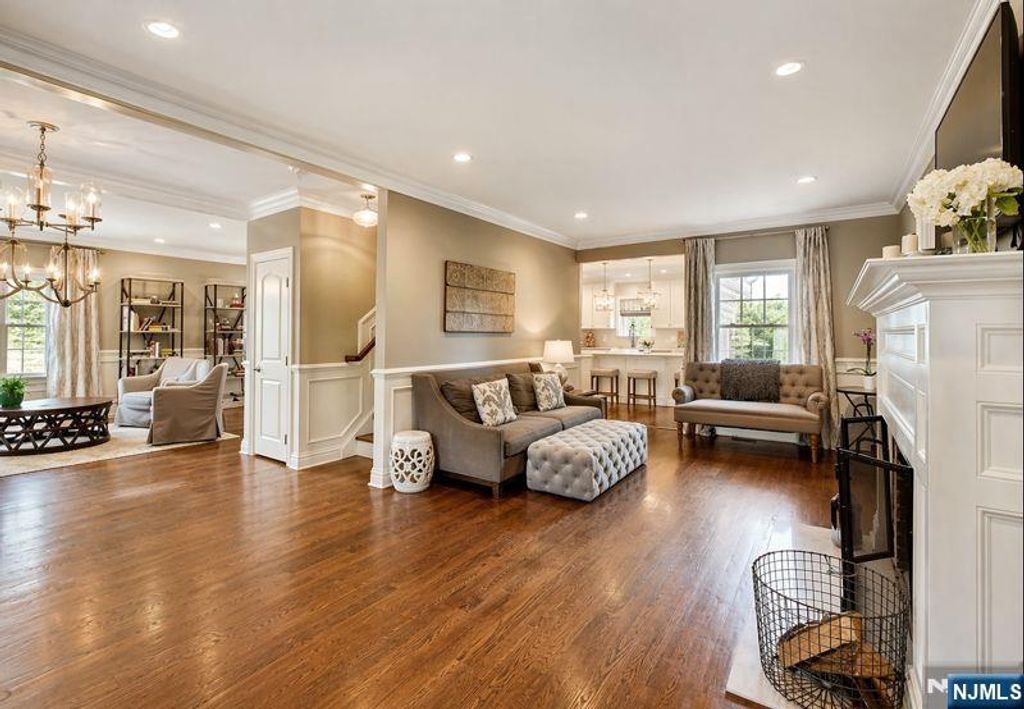 Photo of 33 Raymond Avenue, Nutley, NJ 07110 (MLS # 26014074)