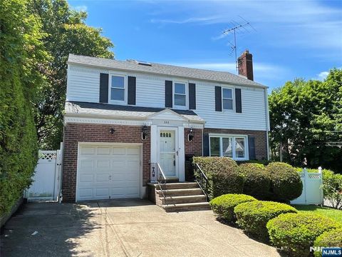 Photo of 544 Oritani Pl, Teaneck, NJ 07666 (MLS # 26018086)