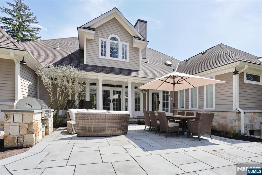 285 E Saddle River Road