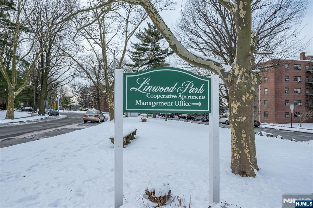 Photo of 3071 Edwin Ave #2F, Fort Lee, NJ 07024 (MLS # 26002484)