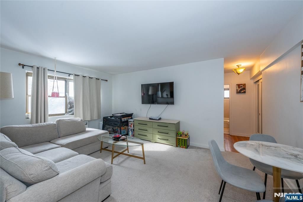 Photo of 3071 Edwin Ave #2F, Fort Lee, NJ 07024 (MLS # 26002484)