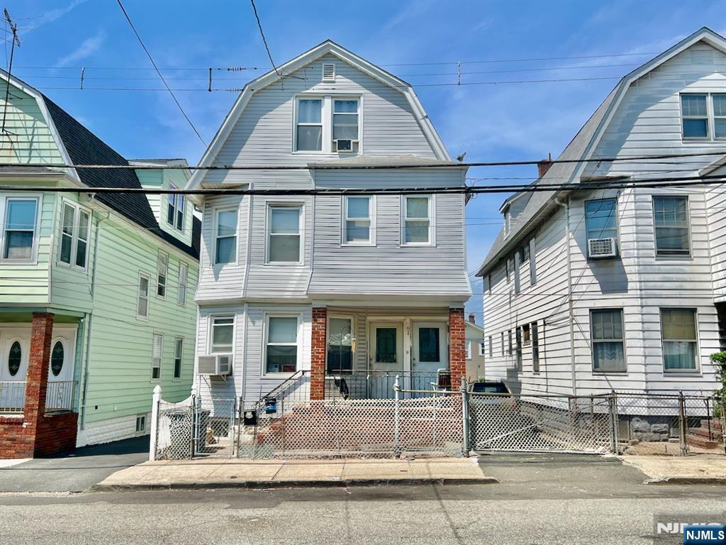 61 Maple Street, Kearny, New Jersey - 6 Bedrooms  
3 Bathrooms  
14 Rooms - 
