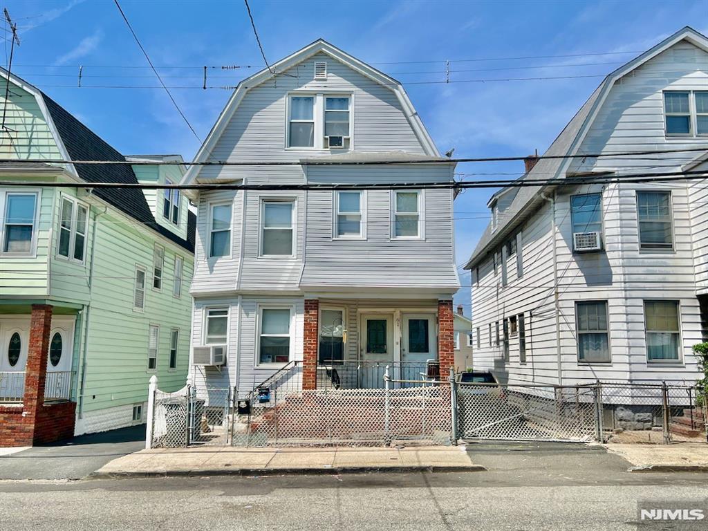 Property for Sale at 61 Maple Street, Kearny, New Jersey - Bedrooms: 6 
Bathrooms: 3 
Rooms: 14  - $725,000