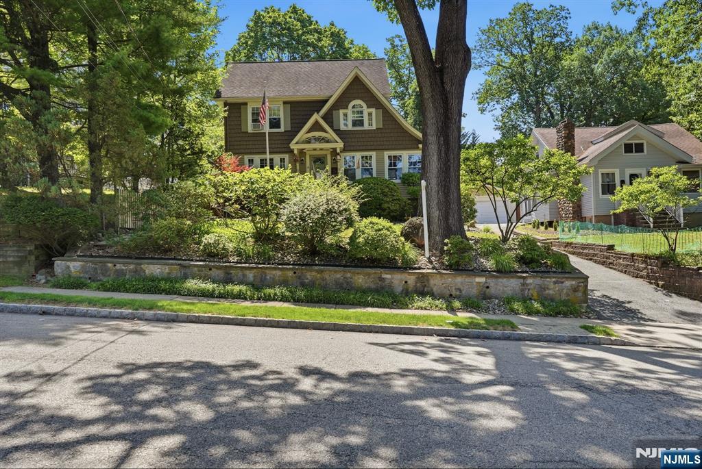 16 Arlington Avenue