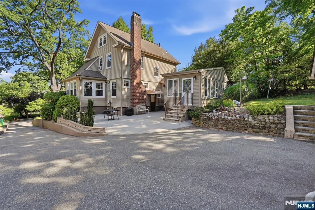 16 Arlington Avenue