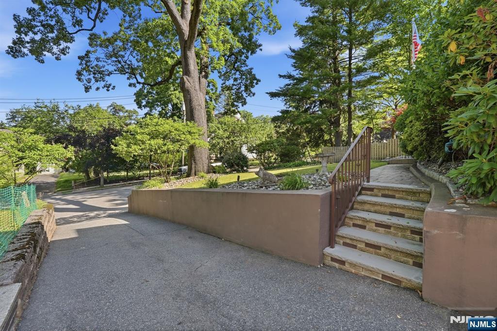 16 Arlington Avenue