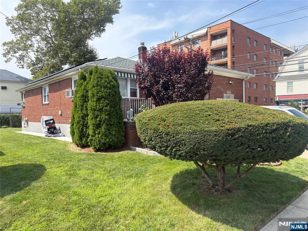 100 Crescent Avenue