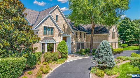 Photo of 837 Apple Ridge Road, Franklin Lakes, NJ 07417 (MLS # 26024120)