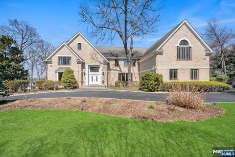 Photo of 837 Apple Ridge Road, Franklin Lakes, NJ 07417 (MLS # 26024120)