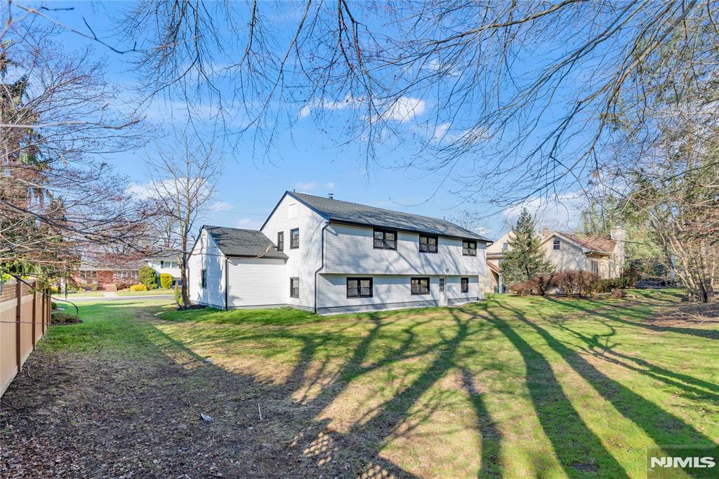 185 Colonial Road