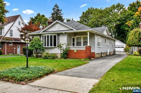 Photo of 646 Lincoln Avenue, Pompton Lakes, NJ 07442 (MLS # 26038810)