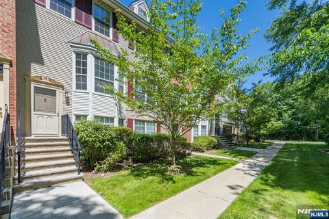 Photo of 511 Quince Court, Mahwah, NJ 07430 (MLS # 26021685)