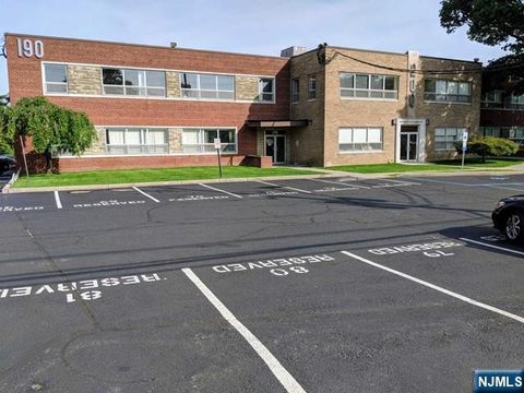 Photo of 190 Sylvan Avenue #D27, Englewood Cliffs, NJ 07632 (MLS # 26026371)