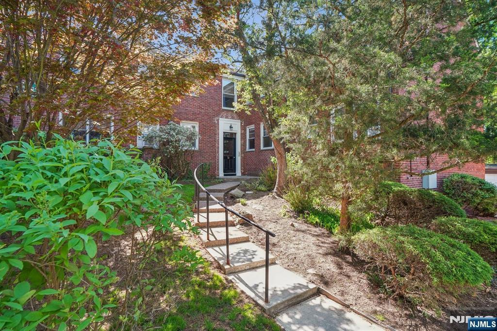 349 Bloomfield 53