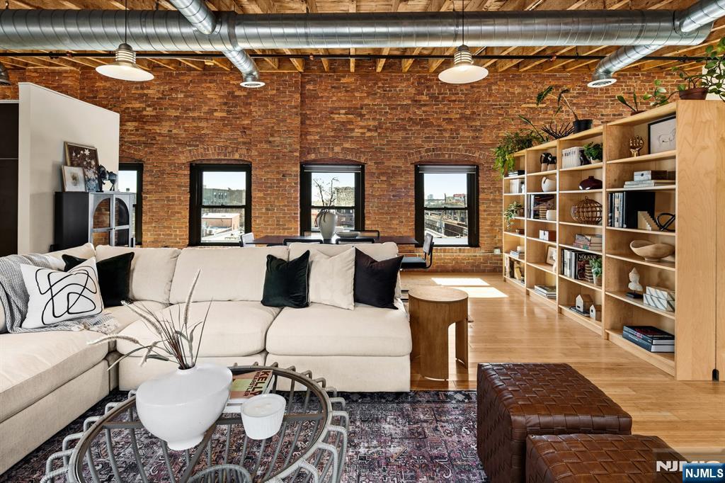 61 New Jersey Railroad Avenue 13