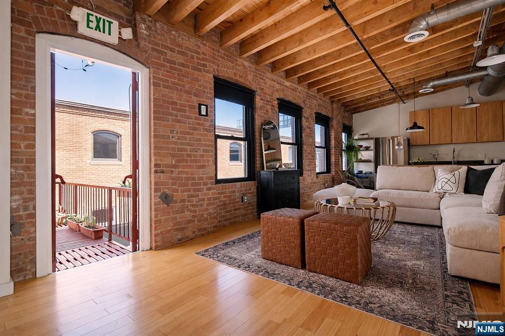 61 New Jersey Railroad Avenue 13