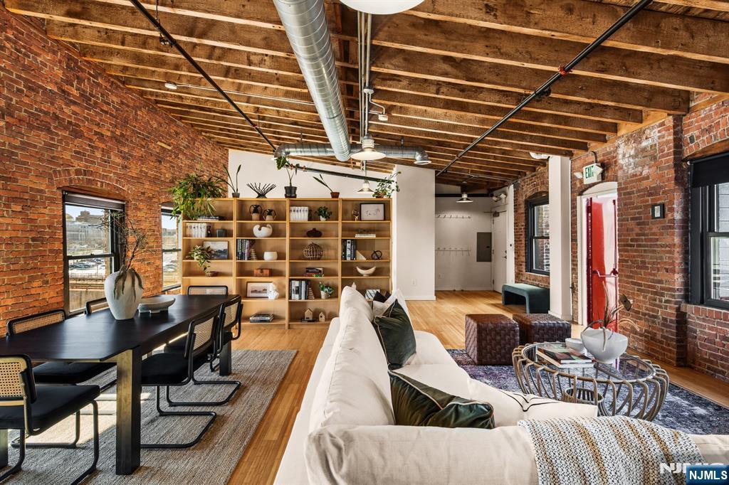 61 New Jersey Railroad Avenue 13