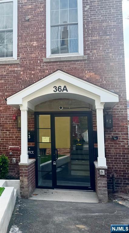 36 Armory St 36 A  Rear, Englewood, New Jersey - 1 Bedrooms  
1 Bathrooms  
2 Rooms - 