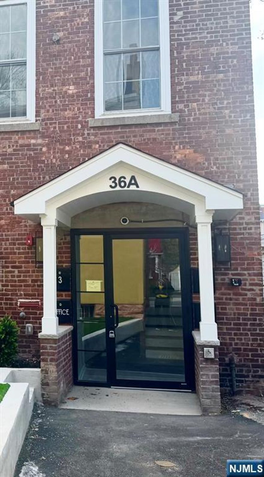 Brand New Unique oversized studio apartment located in the heart of downtown Englewood. This ultra modern gem is on the second floor of a brownstone like brick building. There is a half wall separating your sleeping area. Lots of closet space. This is a commuter's delight. There is no parking on premises. Street parking only.