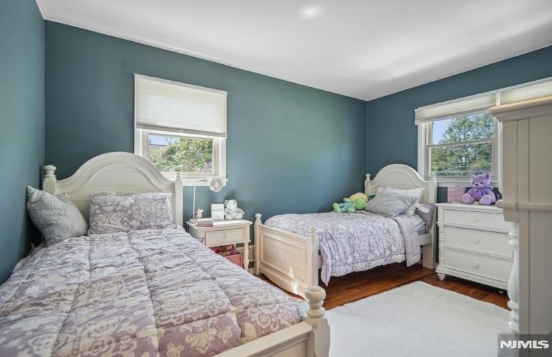 Glen Rock, New Jersey 07452, United States, 3 Bedrooms Bedrooms, ,2 BathroomsBathrooms,Residential,Active,180148