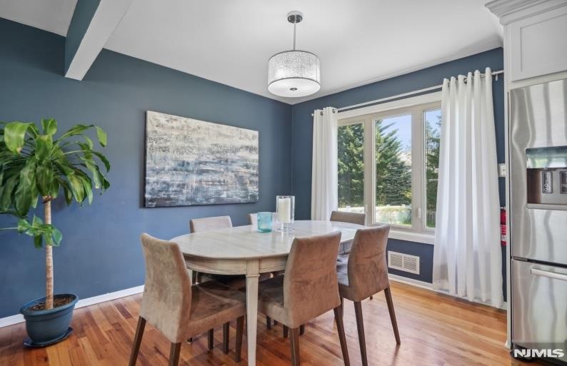 Glen Rock, New Jersey 07452, United States, 3 Bedrooms Bedrooms, ,2 BathroomsBathrooms,Residential,Active,180148