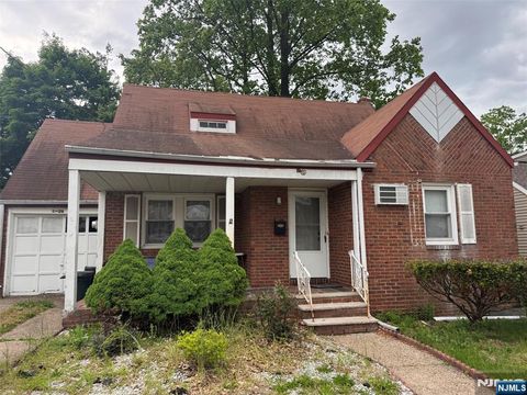 Photo of 126 34th Street, Fair Lawn, NJ 07410 (MLS # 26017891)