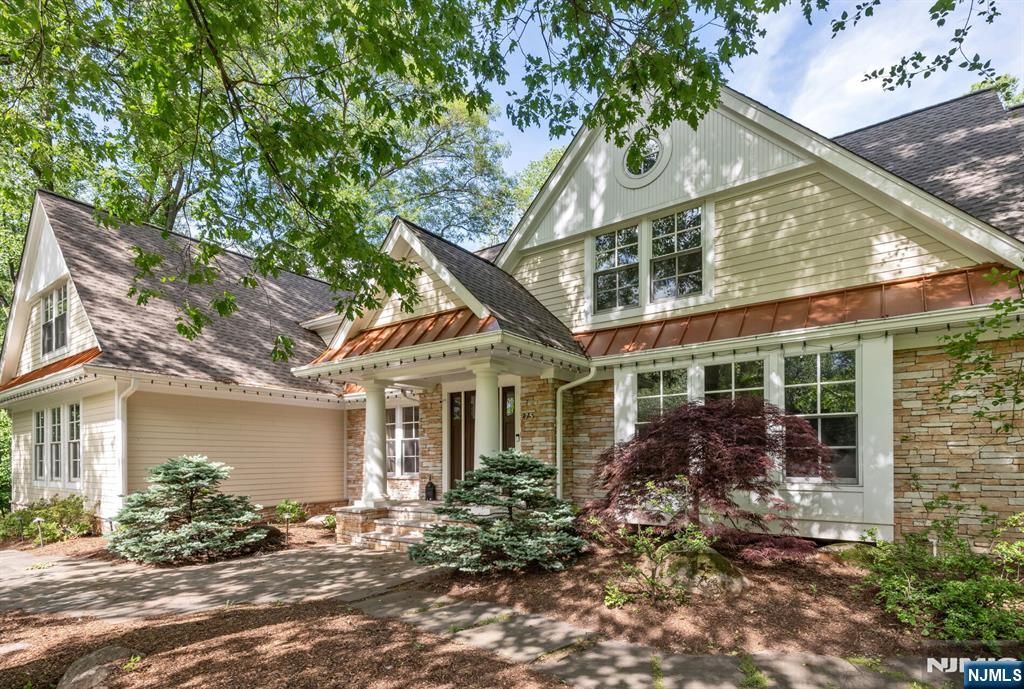 Photo of 275 Gregory Road, Franklin Lakes, NJ 07417 (MLS # 25032834)
