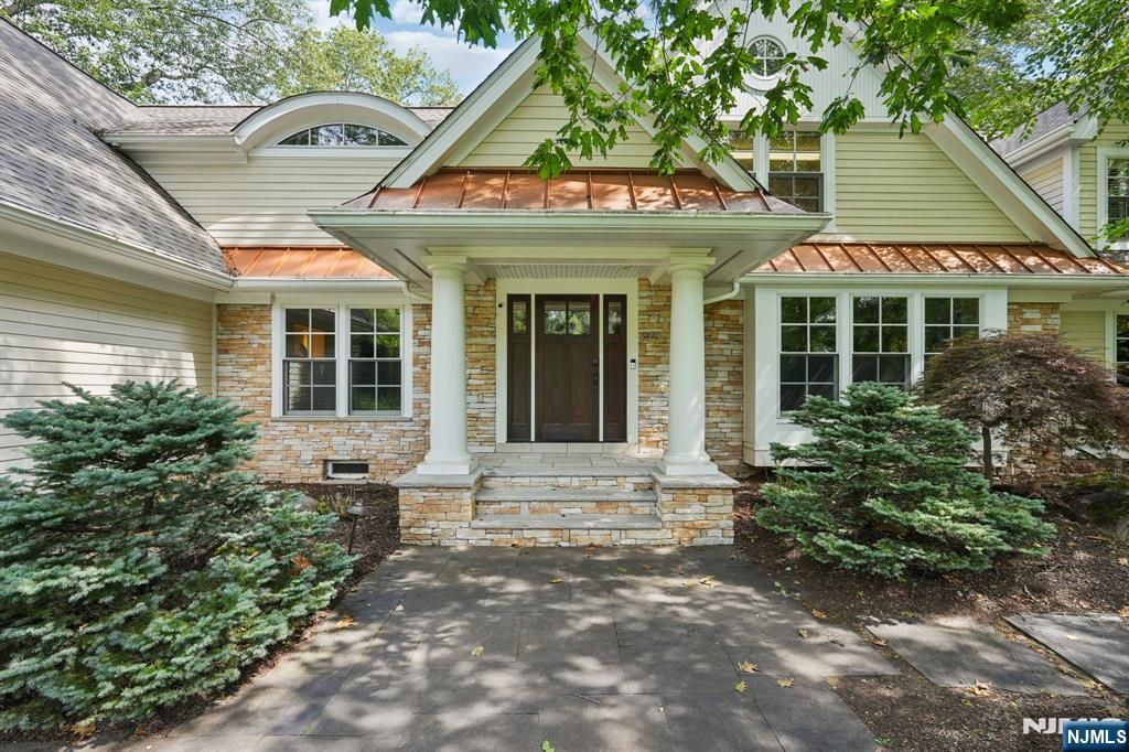 Photo of 275 Gregory Road, Franklin Lakes, NJ 07417 (MLS # 25032834)