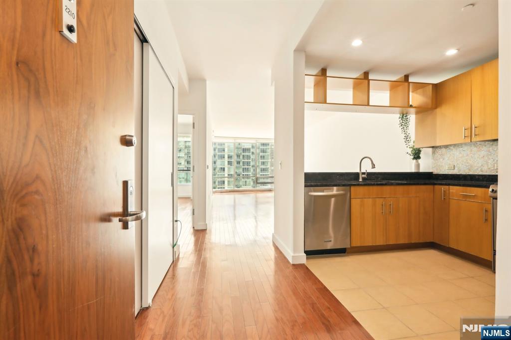 Photo 1 of 1 Shore Lane 2210, Jersey City, New Jersey, $1,250,000, Web #: 325015713
