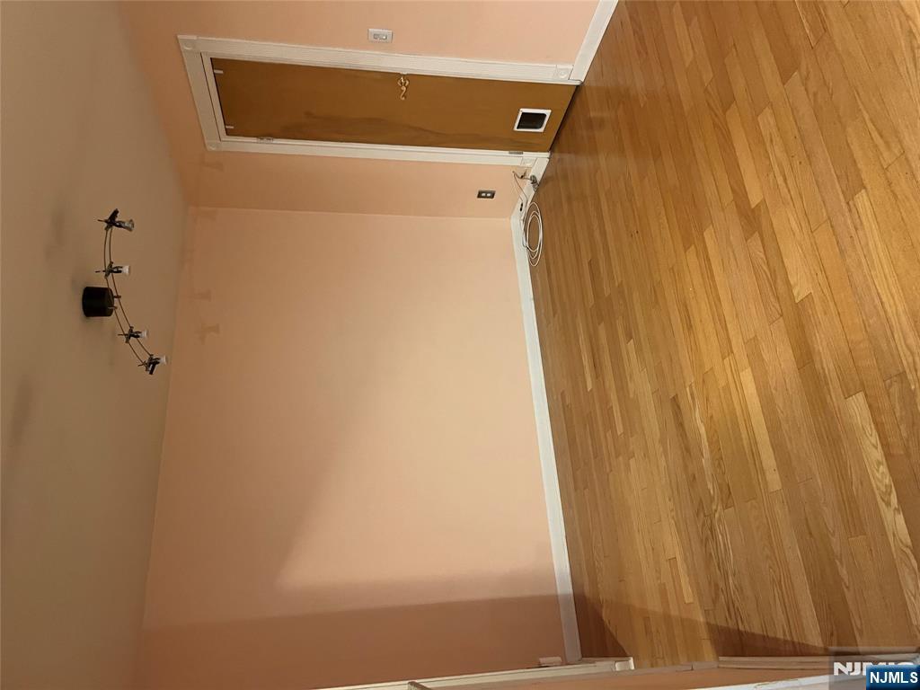 Little Ferry, New Jersey 07643, United States, 1 Bedroom Bedrooms, ,1 BathroomBathrooms,Residential,Active,242616