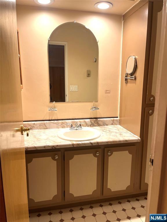 Little Ferry, New Jersey 07643, United States, 1 Bedroom Bedrooms, ,1 BathroomBathrooms,Residential,Active,242616