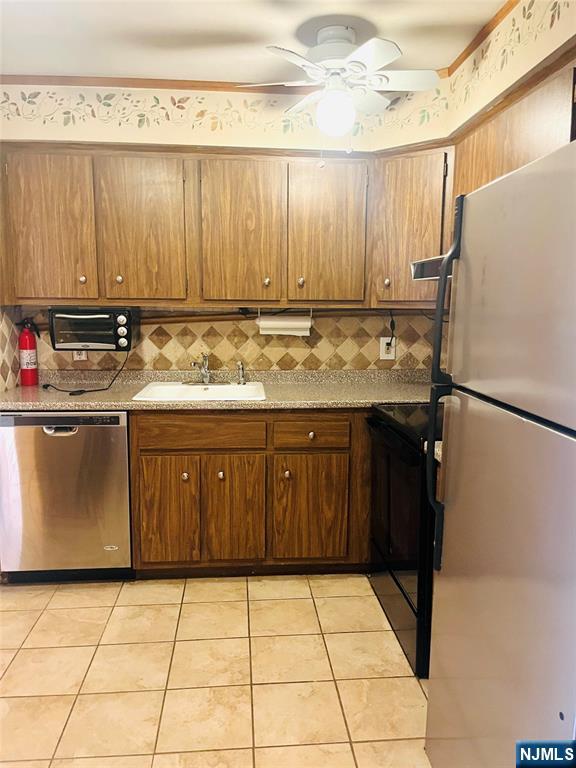 Little Ferry, New Jersey 07643, United States, 1 Bedroom Bedrooms, ,1 BathroomBathrooms,Residential,Active,242616