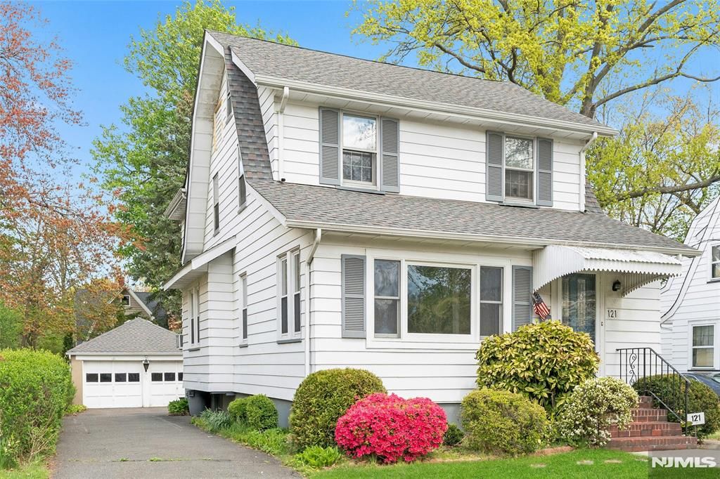 Photo of 121 Hillside Avenue, Teaneck, NJ 07666 (MLS # 26013077)