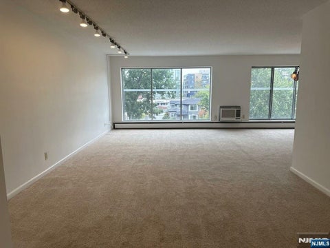 Photo of 275 Hoym ST #5E, Fort Lee, NJ 07024 (MLS # 26036971)