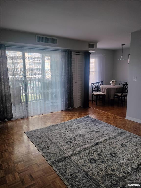 550 North Ave G, Fort Lee, New Jersey - 1 Bedrooms  
1 Bathrooms  
3 Rooms - 