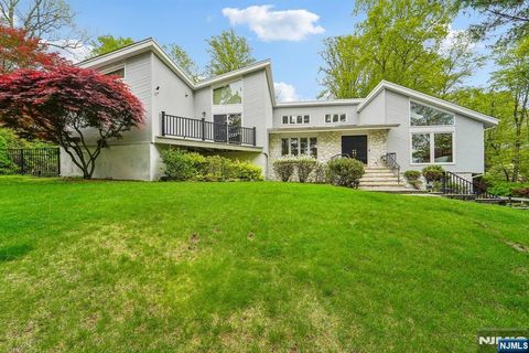 Photo of 8 Union Hill Road, Denville Township, NJ 07834 (MLS # 26019642)