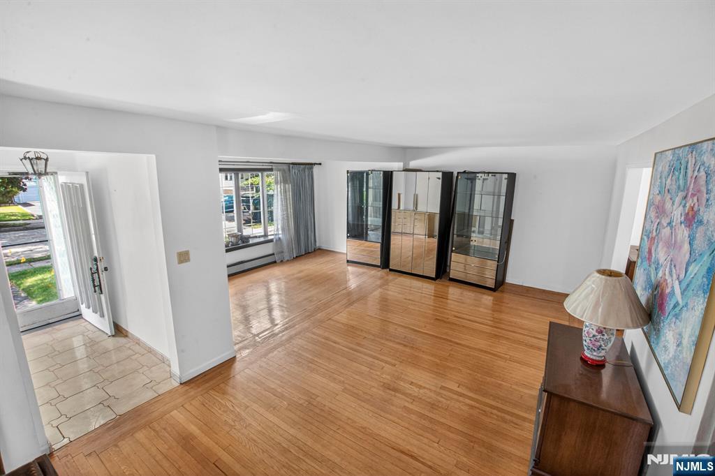 489 Maple Avenue