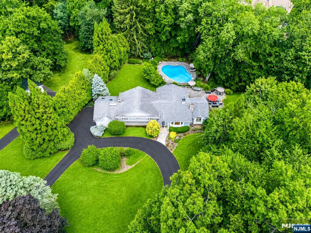 9 Pinehill Drive