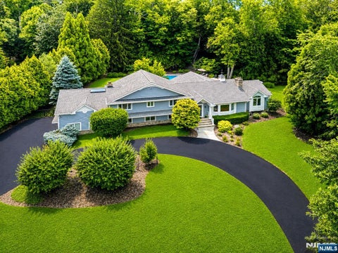 Photo of 9 Pinehill Drive, Upper Saddle River, NJ 07458 (MLS # 26033763)