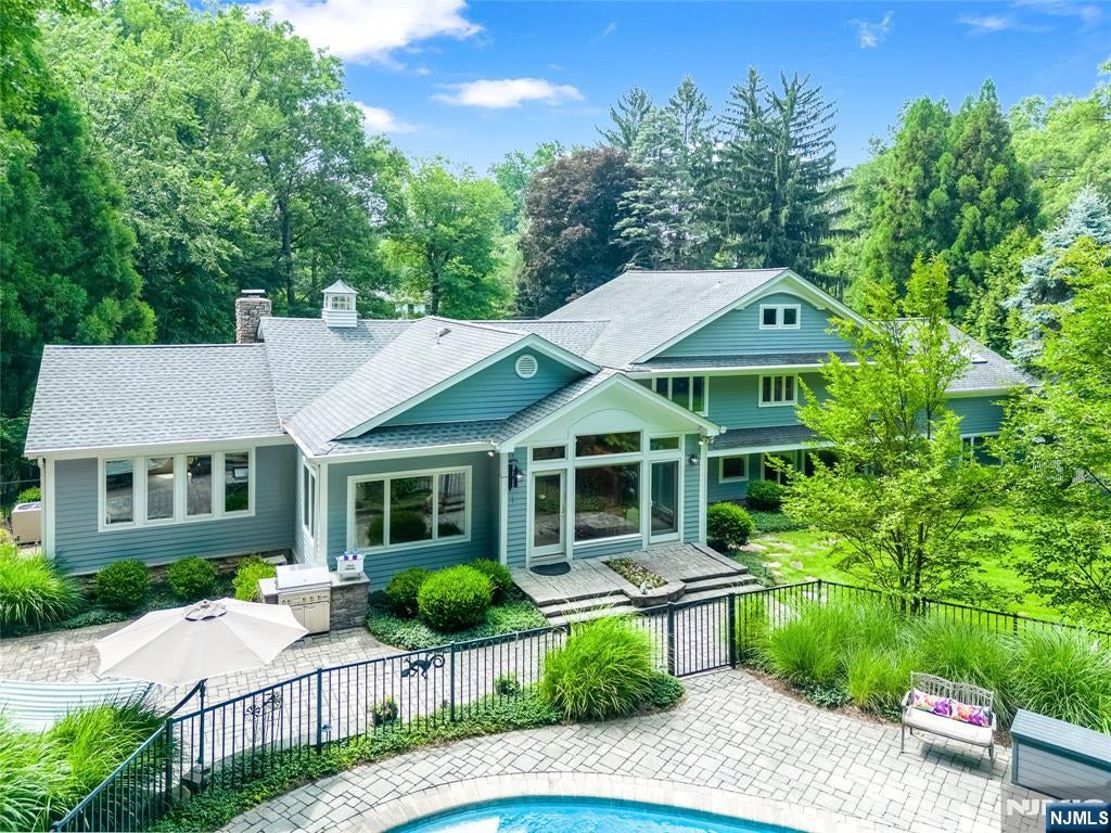 9 Pinehill Drive