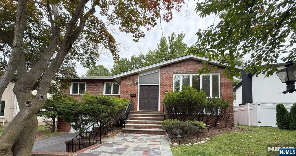 55 W Bayview Avenue