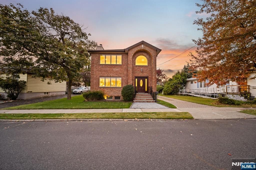 Photo of 40 Pomona Avenue, Fair Lawn, NJ 07410 (MLS # 25037232)
